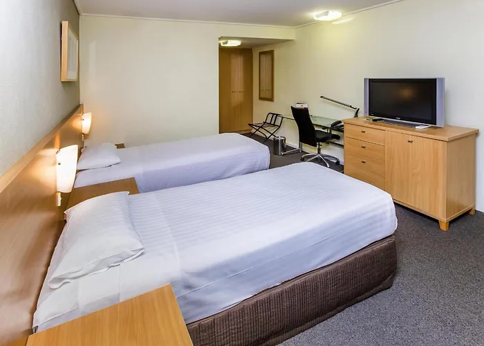 Hotels with tennis Ibis Styles Canberra Eagle Hawk