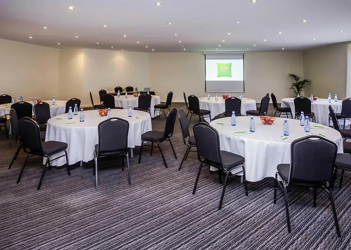 Hotels with tennis Ibis Styles Canberra Eagle Hawk