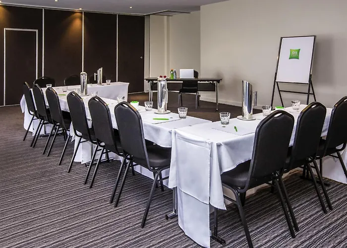 Hotels with tennis Ibis Styles Canberra Eagle Hawk